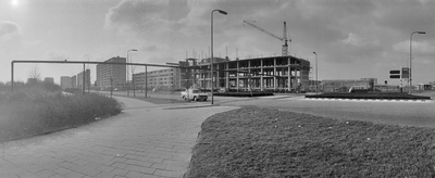123836 Gezicht op het in aanbouw zijnde kantoorgebouw van Spaarbeleg N.V. (Beneluxlaan) te Utrecht, uit het noorden; op ...
